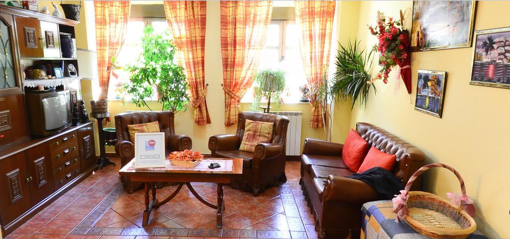 Hostal Bar Stop Hotel Velilla del Rio Carrion ภายนอก รูปภาพ