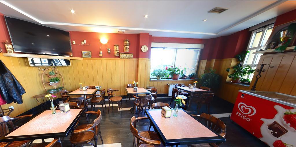 Hostal Bar Stop Hotel Velilla del Rio Carrion ภายนอก รูปภาพ